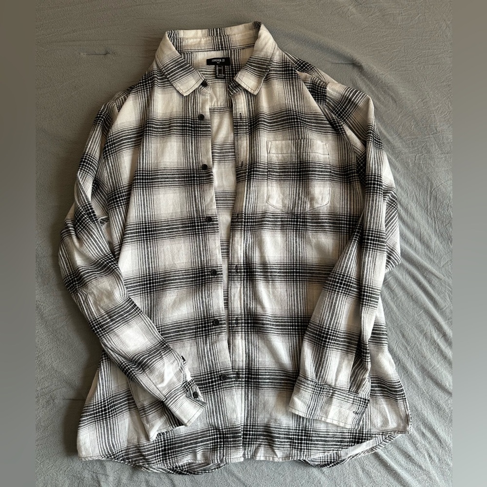Forever 21 Excellent Condition Long Sleeve Black and White Flannel Size Large